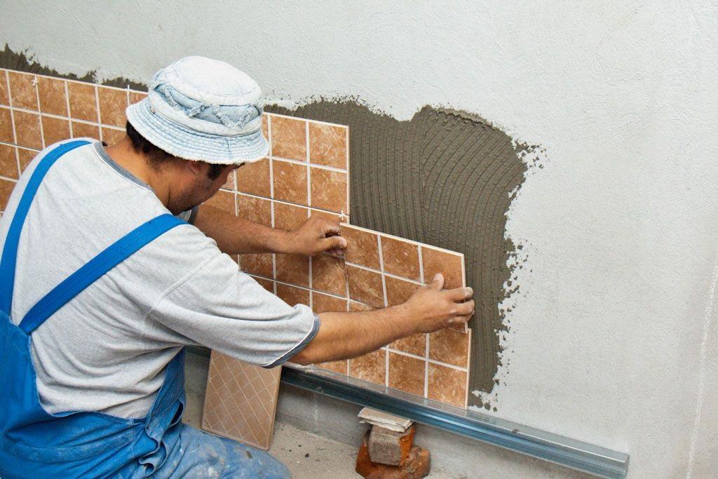 Укладка плитки на стенку