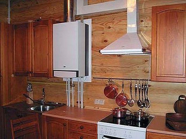 Газовый котел отопления на кухне