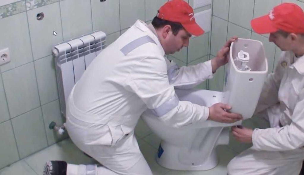 Монтаж бачка на унитаз