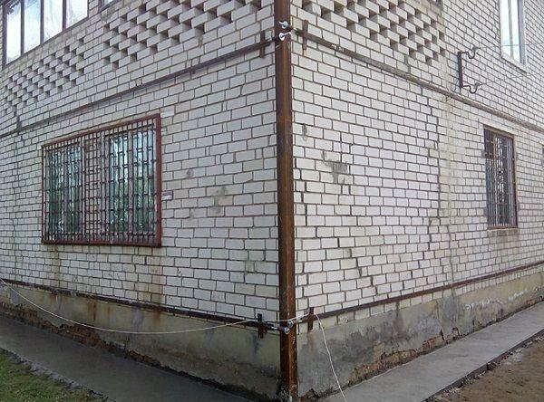 Стяжка дома арматурой