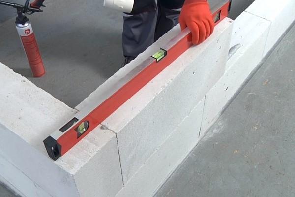 Укладка газобетонный блоков