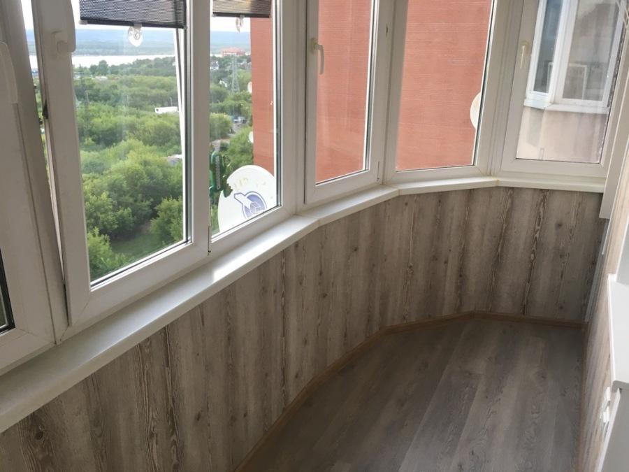 панели в отделке балкона